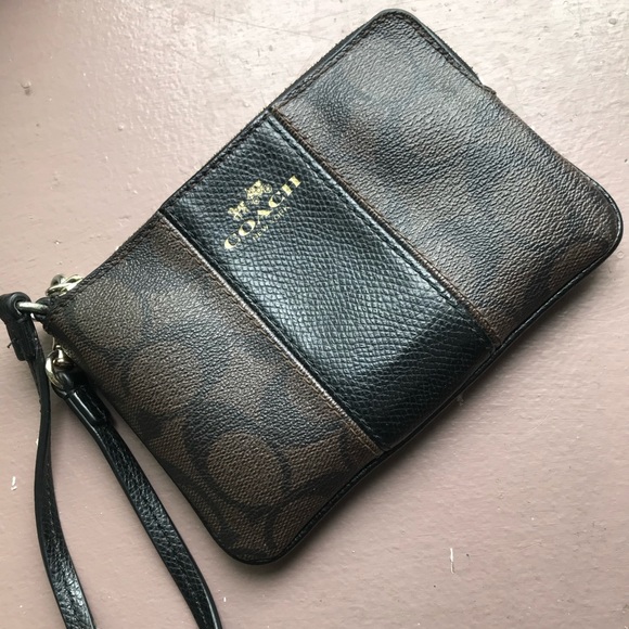 Coach Handbags - Coach wristlet